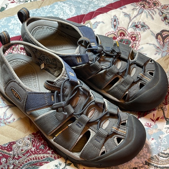 Keen Newport H2 Mens 10.5 Closed Toe Sandal Slip On Hiking Fishing Waterproof - Picture 2 of 15